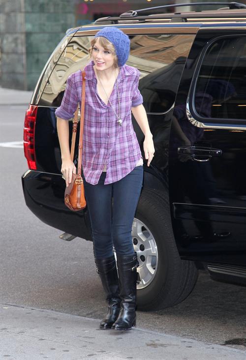 Taylor Swift arriving David Letterman Show October 26, 2010 