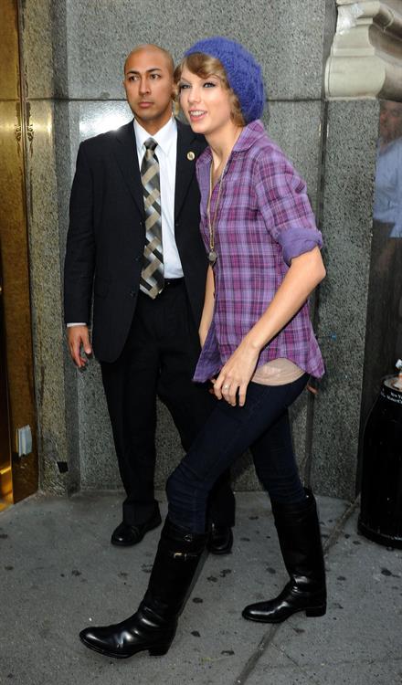Taylor Swift arriving David Letterman Show October 26, 2010 