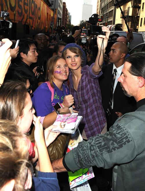 Taylor Swift arriving David Letterman Show October 26, 2010 