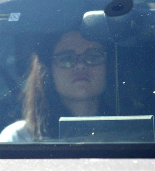 Selena Gomez Pictures Selena Gomez taking her dogs to a Veterinary Clinic in Encino, November 24, 2012