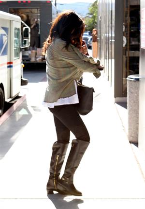 Selena Gomez leaving the ER in Los Angeles November 19, 2012 