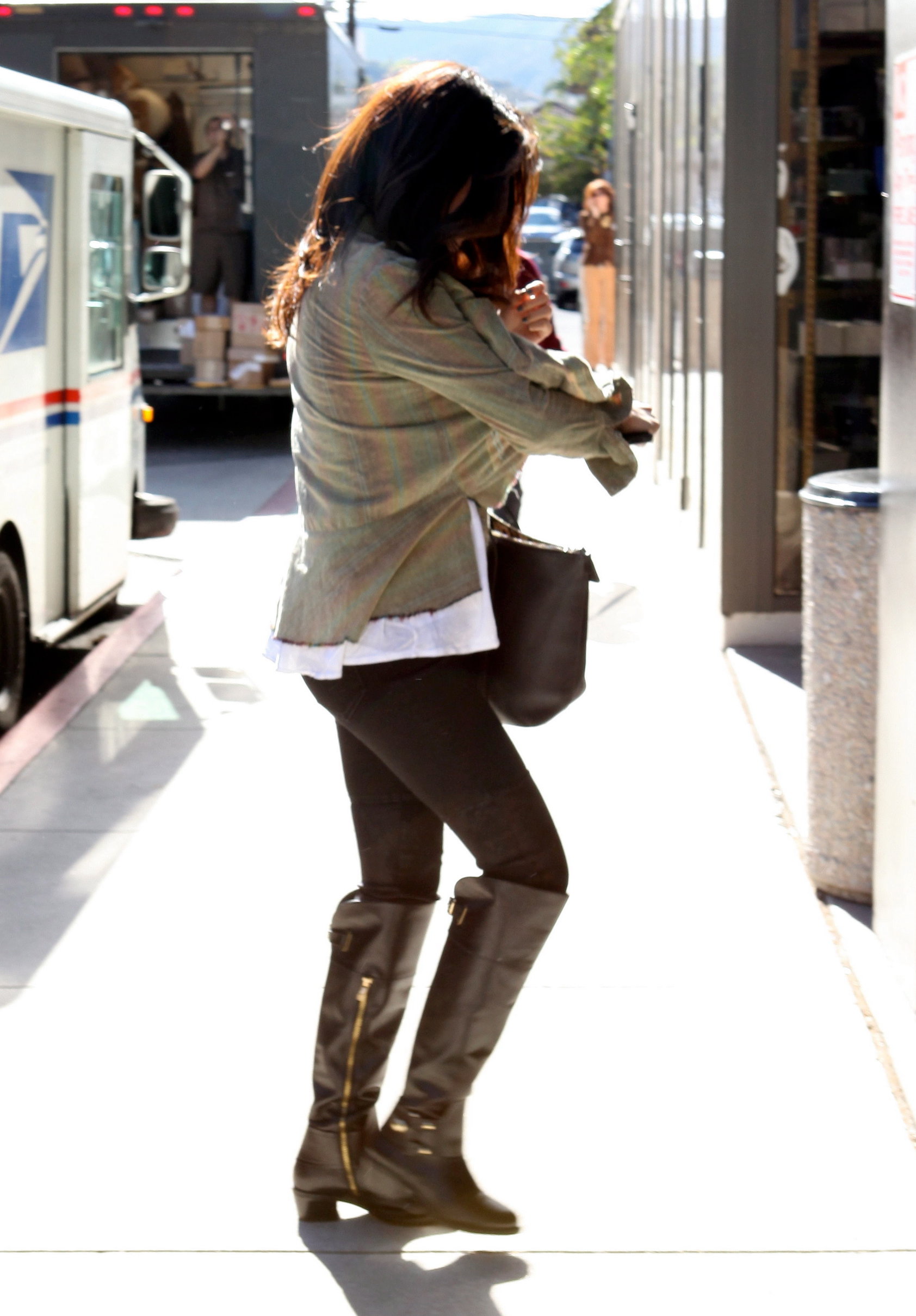 Selena Gomez leaving the ER in Los Angeles November 19, 2012 