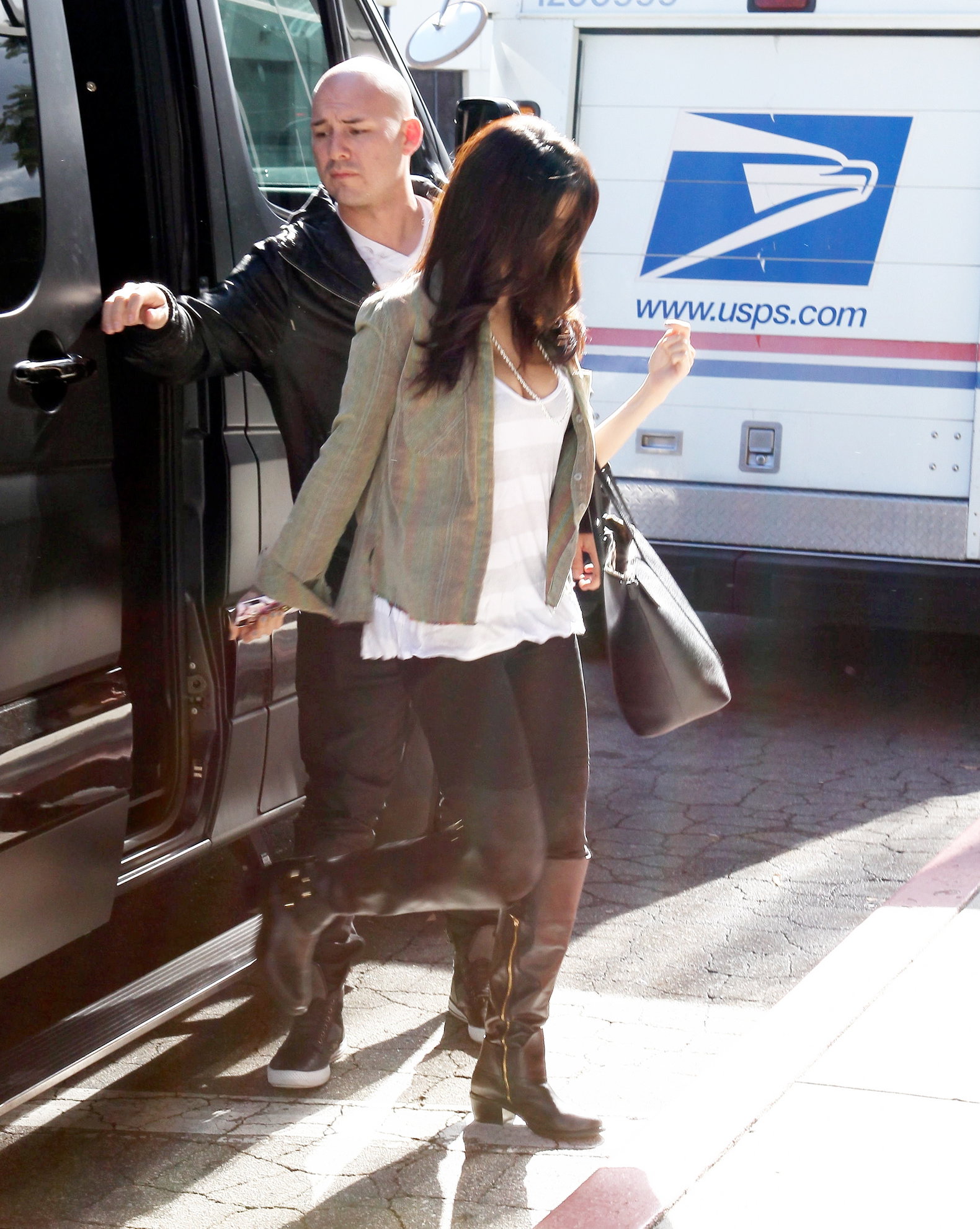 Selena Gomez leaving the ER in Los Angeles November 19, 2012 