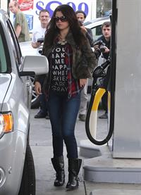 Selena Gomez at a gas station in Los Angeles November 17, 2012 