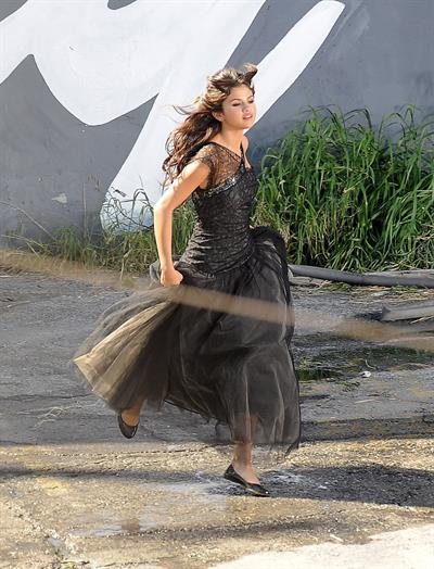 Behind the scenes of Selena Gomez's new video, 'Who Says' 