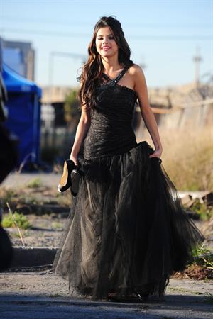 Behind the scenes of Selena Gomez's new video, 'Who Says' 