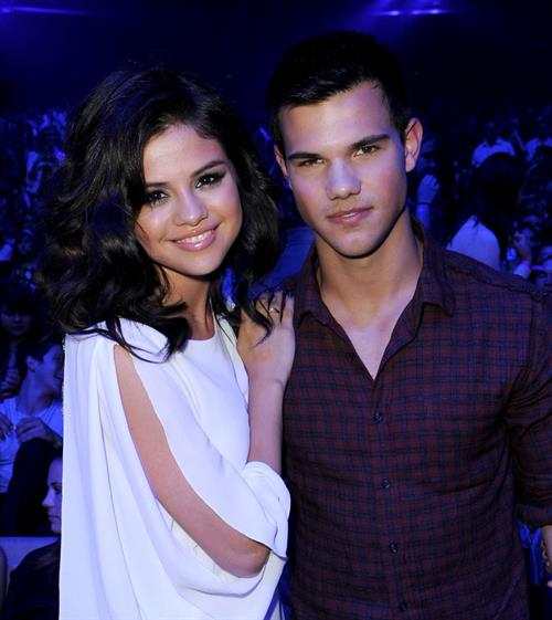 Selena Gomez at the 2010 Teen Choice Awards at the Gibson Amphitheatre on August 8 