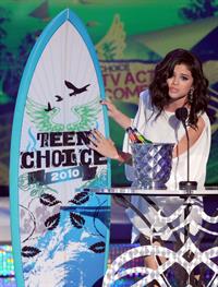 Selena Gomez at the 2010 Teen Choice Awards at the Gibson Amphitheatre on August 8 