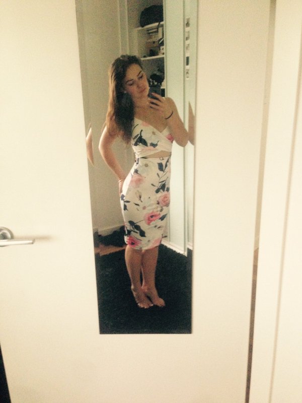 Alexis Young taking a selfie