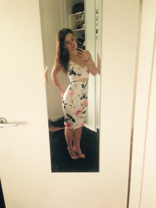 Alexis Young taking a selfie