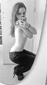 Alexis Young taking a selfie