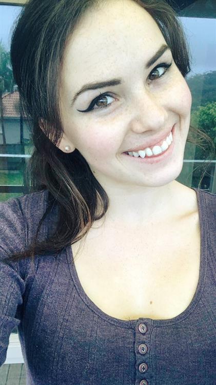 Alexis Young taking a selfie