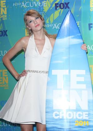 Taylor Swift at the 2011 Teen Choice Awards August 07, 2011 