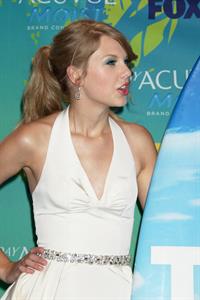 Taylor Swift at the 2011 Teen Choice Awards August 07, 2011 
