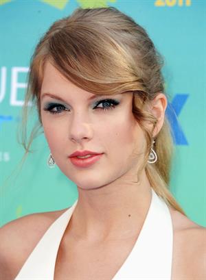 Taylor Swift at the 2011 Teen Choice Awards August 07, 2011 