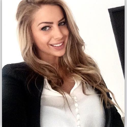 Yanita Yancheva taking a selfie