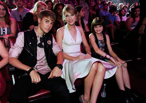 Taylor Swift at the 2011 Teen Choice Awards August 07, 2011 