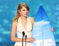Taylor Swift at the 2011 Teen Choice Awards August 07, 2011 