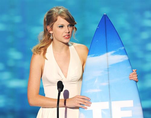 Taylor Swift at the 2011 Teen Choice Awards August 07, 2011 