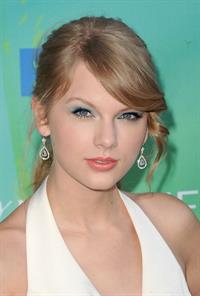 Taylor Swift at the 2011 Teen Choice Awards August 07, 2011 