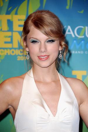 Taylor Swift at the 2011 Teen Choice Awards August 07, 2011 