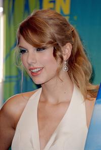 Taylor Swift at the 2011 Teen Choice Awards August 07, 2011 