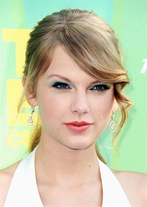 Taylor Swift at the 2011 Teen Choice Awards August 07, 2011 