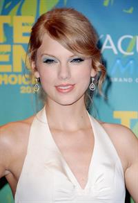 Taylor Swift at the 2011 Teen Choice Awards August 07, 2011 