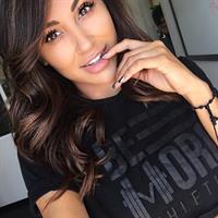 Ana Cheri taking a selfie