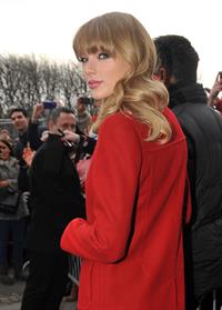 Taylor Swift leaving her hotel in Paris January 28, 2013 