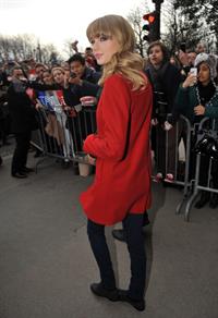 Taylor Swift leaving her hotel in Paris January 28, 2013 