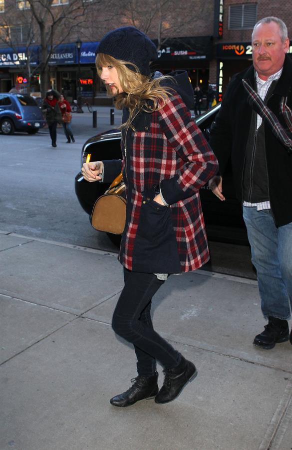 Taylor Swift arriving at her hotel in New York City December 30, 2012