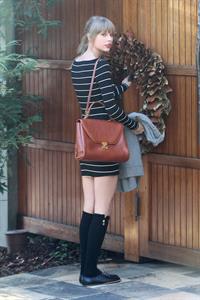 Taylor Swift visiting a friend in Brentwood January 8, 2013