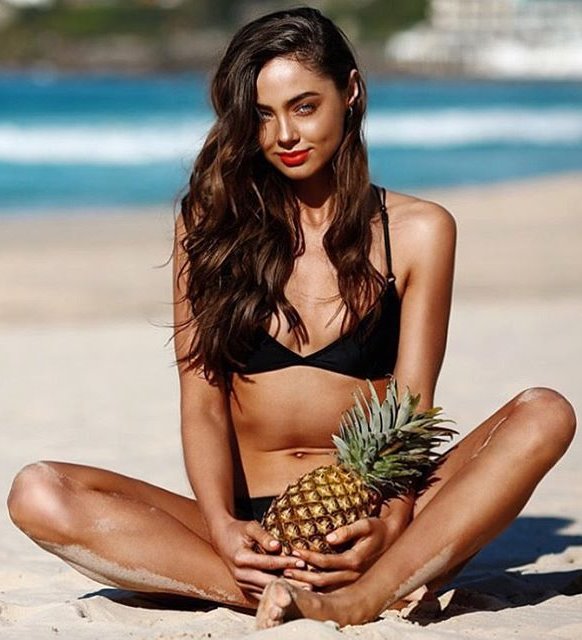 Elouise Morris in a bikini