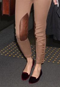 Taylor Swift at Narita International Airport in Tokyo November 21, 2012