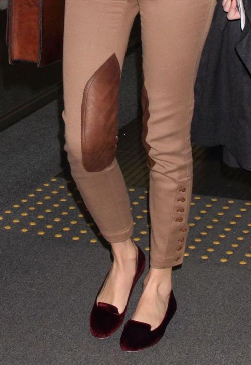 Taylor Swift at Narita International Airport in Tokyo November 21, 2012