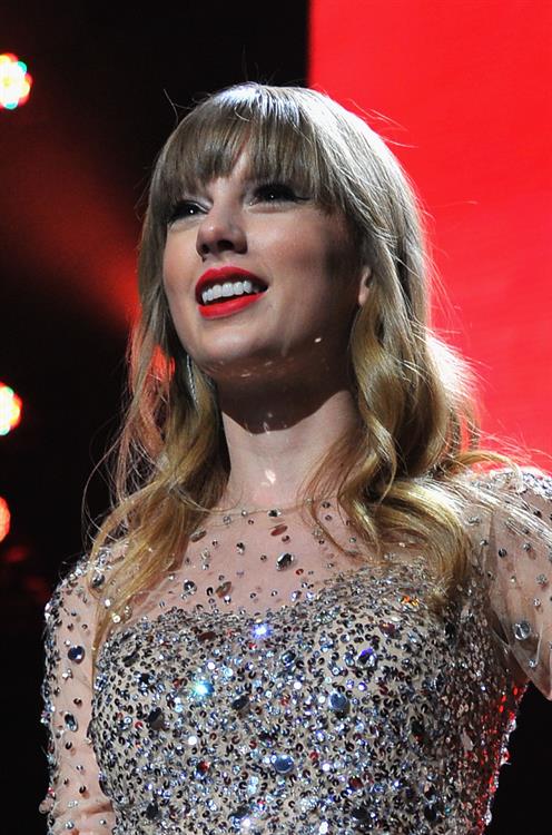 Taylor Swift at the KIIS FM 2012 Jingle Ball concert at Nokia Theatre in Los Angeles - December 1, 2012 