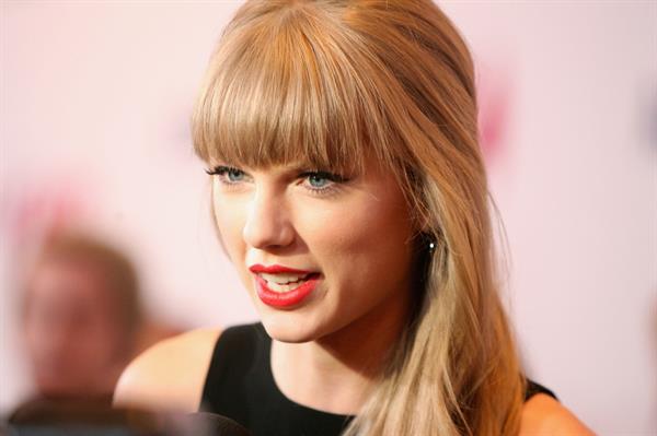 Taylor Swift Z100's Jingle Ball presented by Aeropostale 12/7/12 