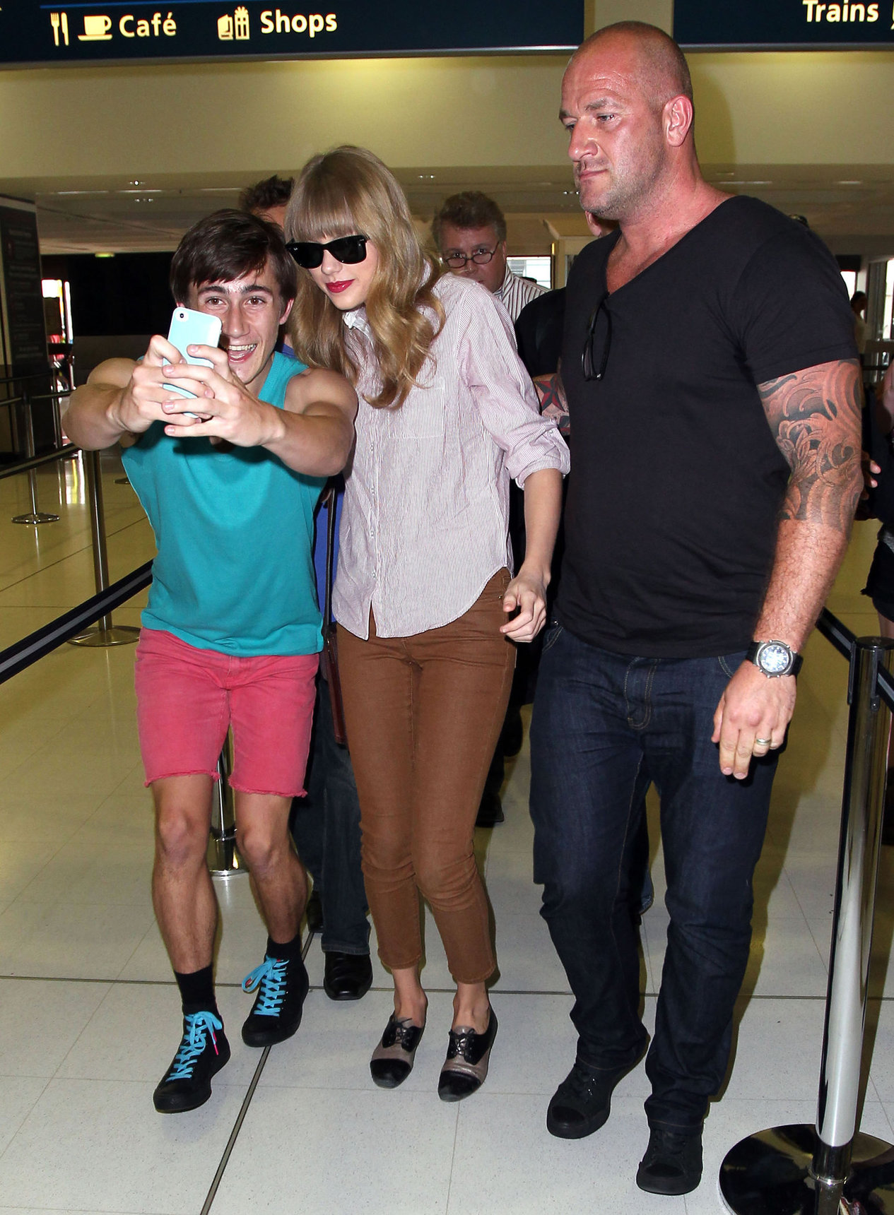 Taylor Swift in Sydney airport November 30, 2012 
