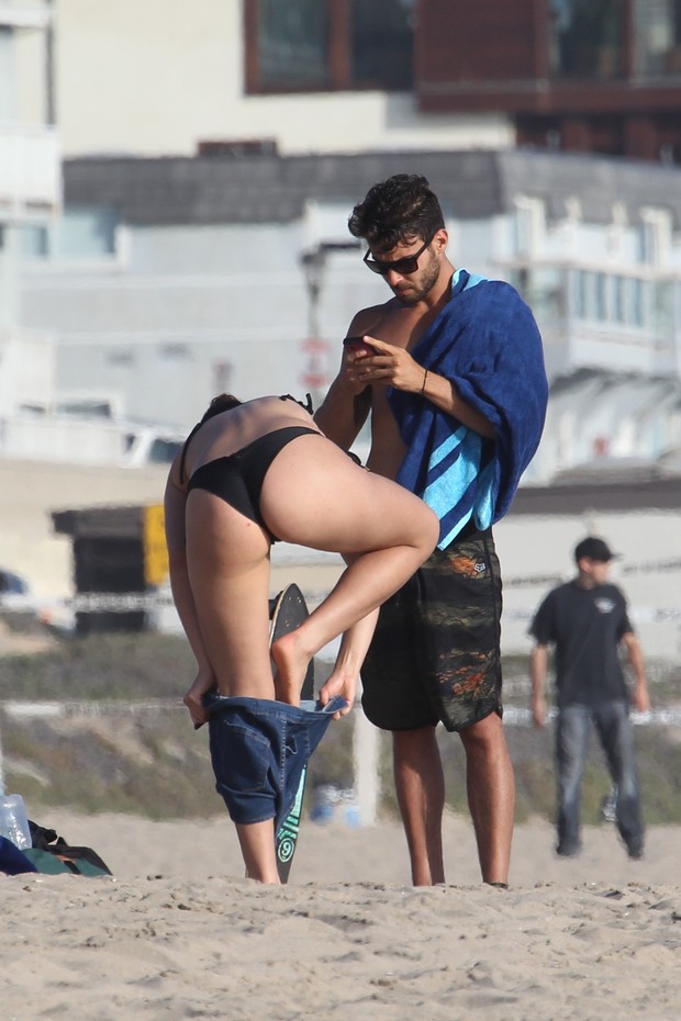 Bruna Marquezine in a bikini - ass