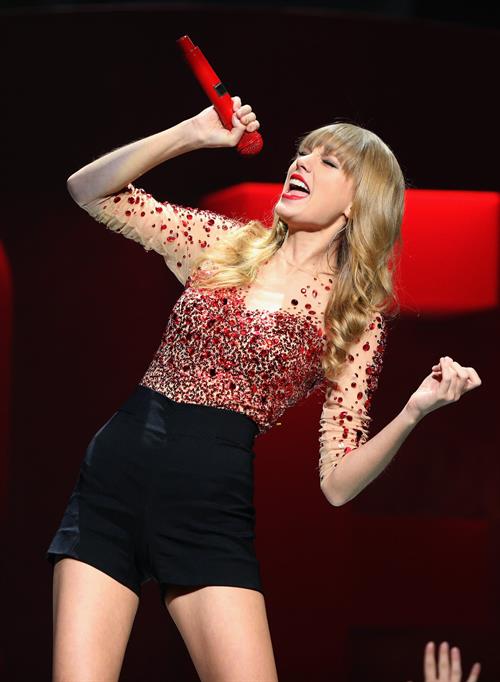 Taylor Swift at the KIIS FM 2012 Jingle Ball concert at Nokia Theatre in Los Angeles - December 1, 2012 