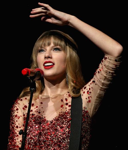 Taylor Swift at the KIIS FM 2012 Jingle Ball concert at Nokia Theatre in Los Angeles - December 1, 2012 