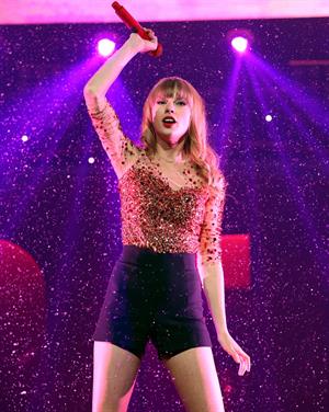 Taylor Swift at the KIIS FM 2012 Jingle Ball concert at Nokia Theatre in Los Angeles - December 1, 2012 
