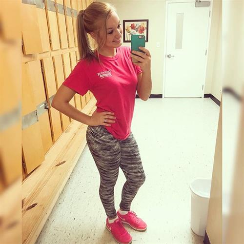 Mariah Alexis Vest Selfie Pictures Mariah Alexis Vest taking a selfie