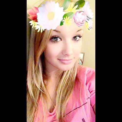 Mariah Alexis Vest Selfie Pictures Mariah Alexis Vest taking a selfie