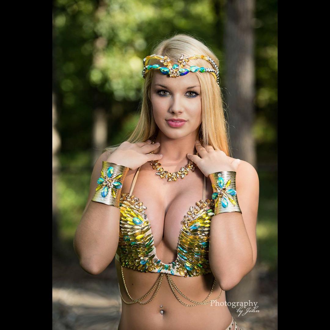 Mariah Alexis Vest Bikini Pictures Mariah Alexis Vest in a bikini