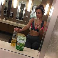 Sommer Ray taking a selfie