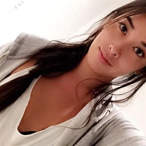 Arley Elizabeth taking a selfie