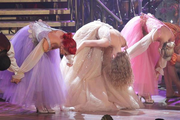 Taylor Swift performing live at prudential center in Newark July 20, 2011