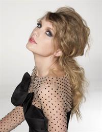 Taylor Swift Glamour Magazine November 2010 